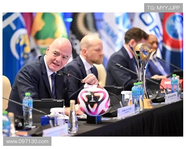 国际足联主席回应捂嘴禁令：无愧何需遮嘴